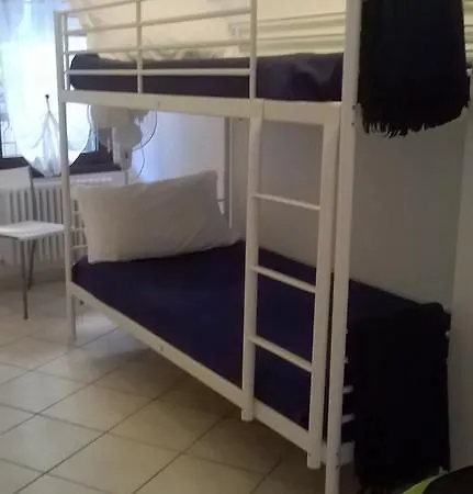 Center Town Apartment *
